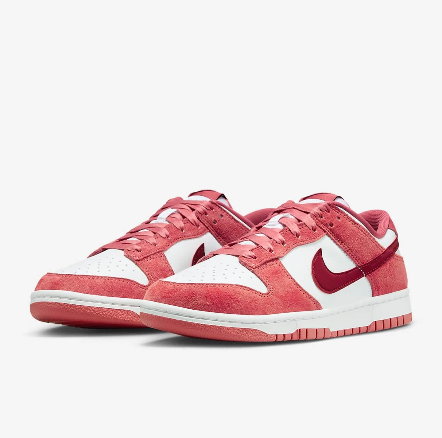 Women's Nike Dunk Low "Valentine's Day"